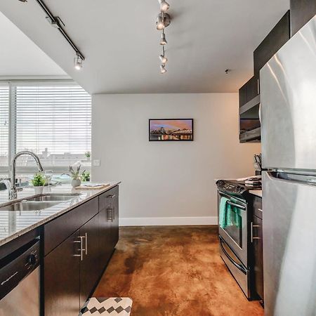 Upscale 2Br Condo - King Bed - Stunning Views YYC Kültér fotó