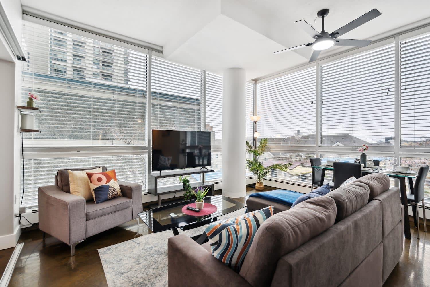 Upscale 2Br Condo - King Bed - Stunning Views YYC Kültér fotó