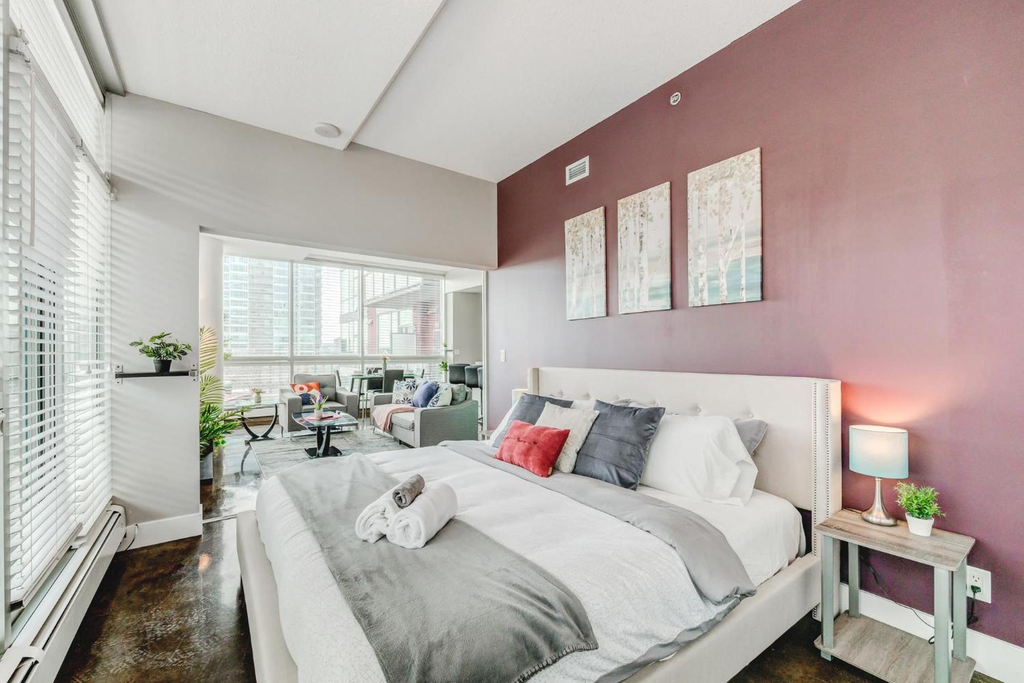 Upscale 2Br Condo - King Bed - Stunning Views YYC Kültér fotó