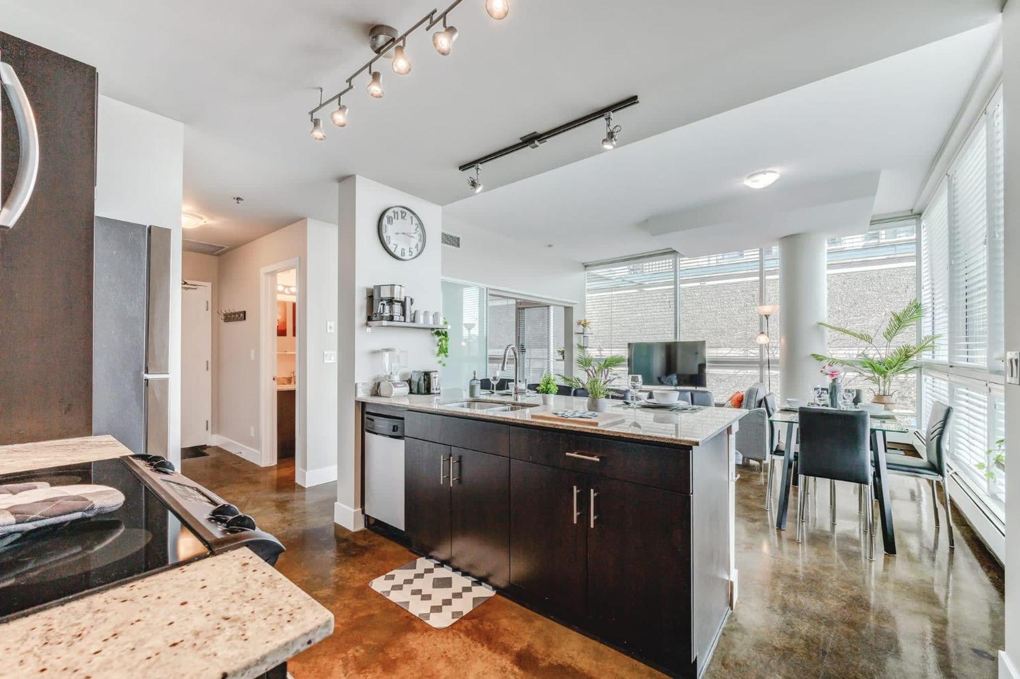 Upscale 2Br Condo - King Bed - Stunning Views YYC Kültér fotó